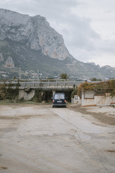 #136 Fotografia . estacionamento sobre montanha . Ezequiele Panizzi