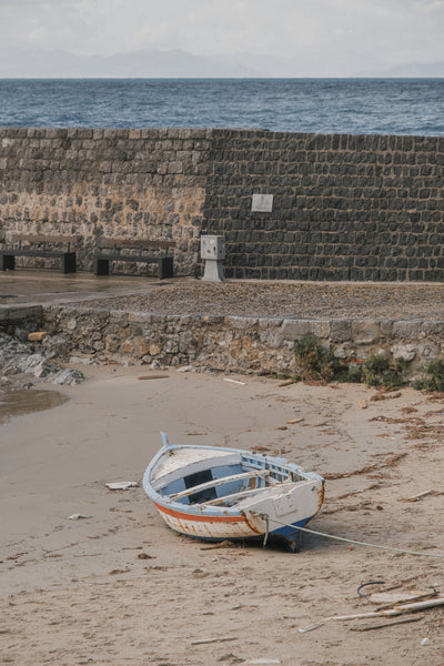 #137 Fotografia . barco sobre areia . Ezequiele Panizzi