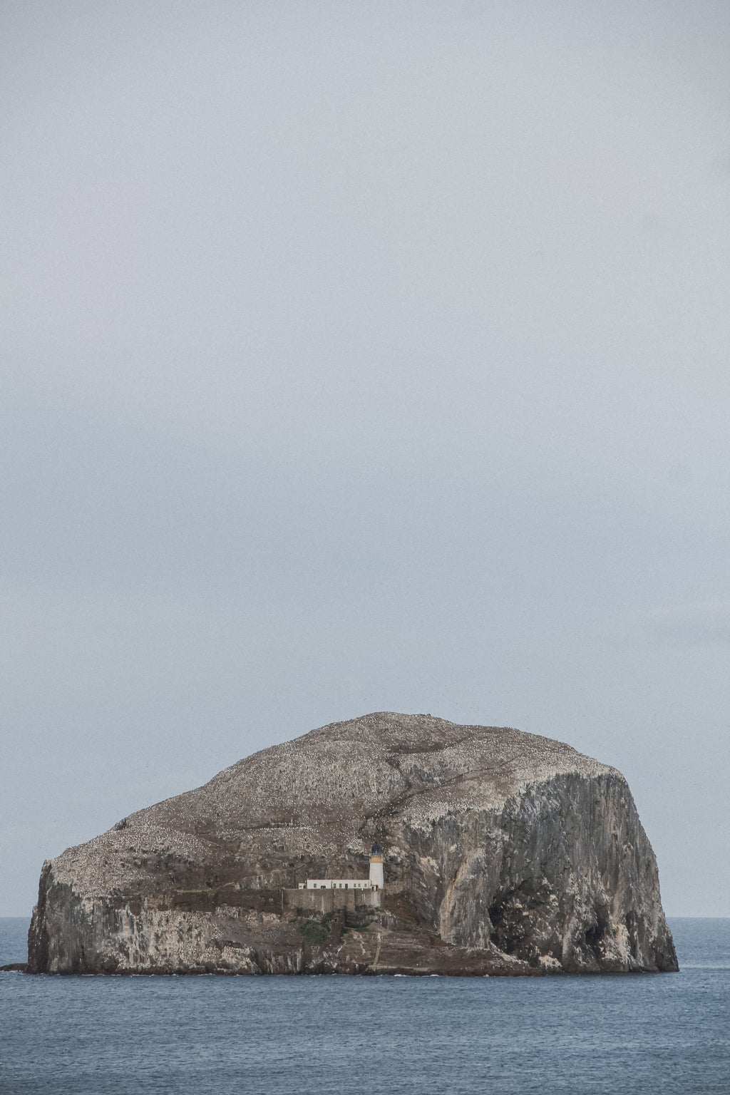 #140 Fotografia . rocha sobre mar . Ezequiele Panizzi